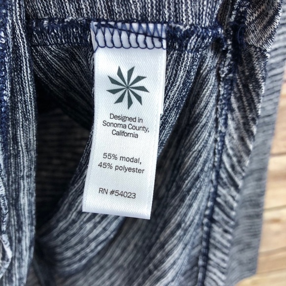 Athleta Breezy Cutout Back Long Sleeve Top Sz XS - Picture 4 of 7